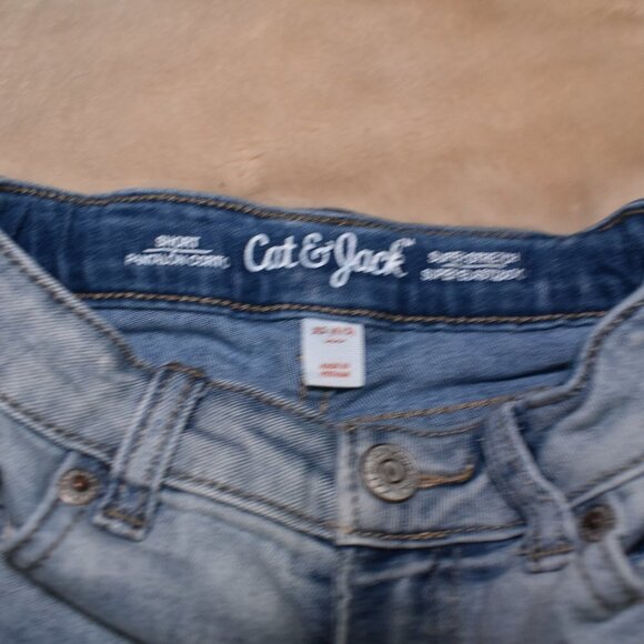 2 Pairs of Girls Denim Cut Off Shorts Size 4/5 - Picture 3 of 11